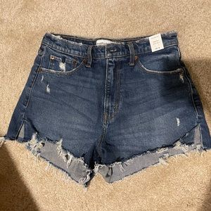 Abercrombie women denim high rise mom shorts size 29 bnwt